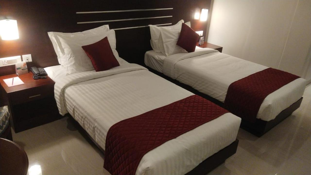 Hotel Emerald Palace Kottiyam Экстерьер фото